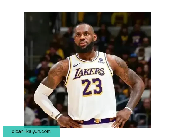 戴维斯进攻创造力表现稳健，助球队在联赛中持续保持竞争力